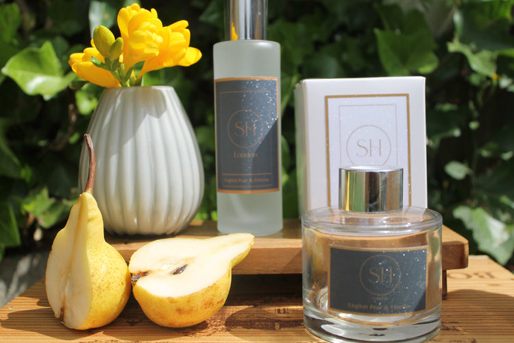 ENGLISH PEAR & FREESIA