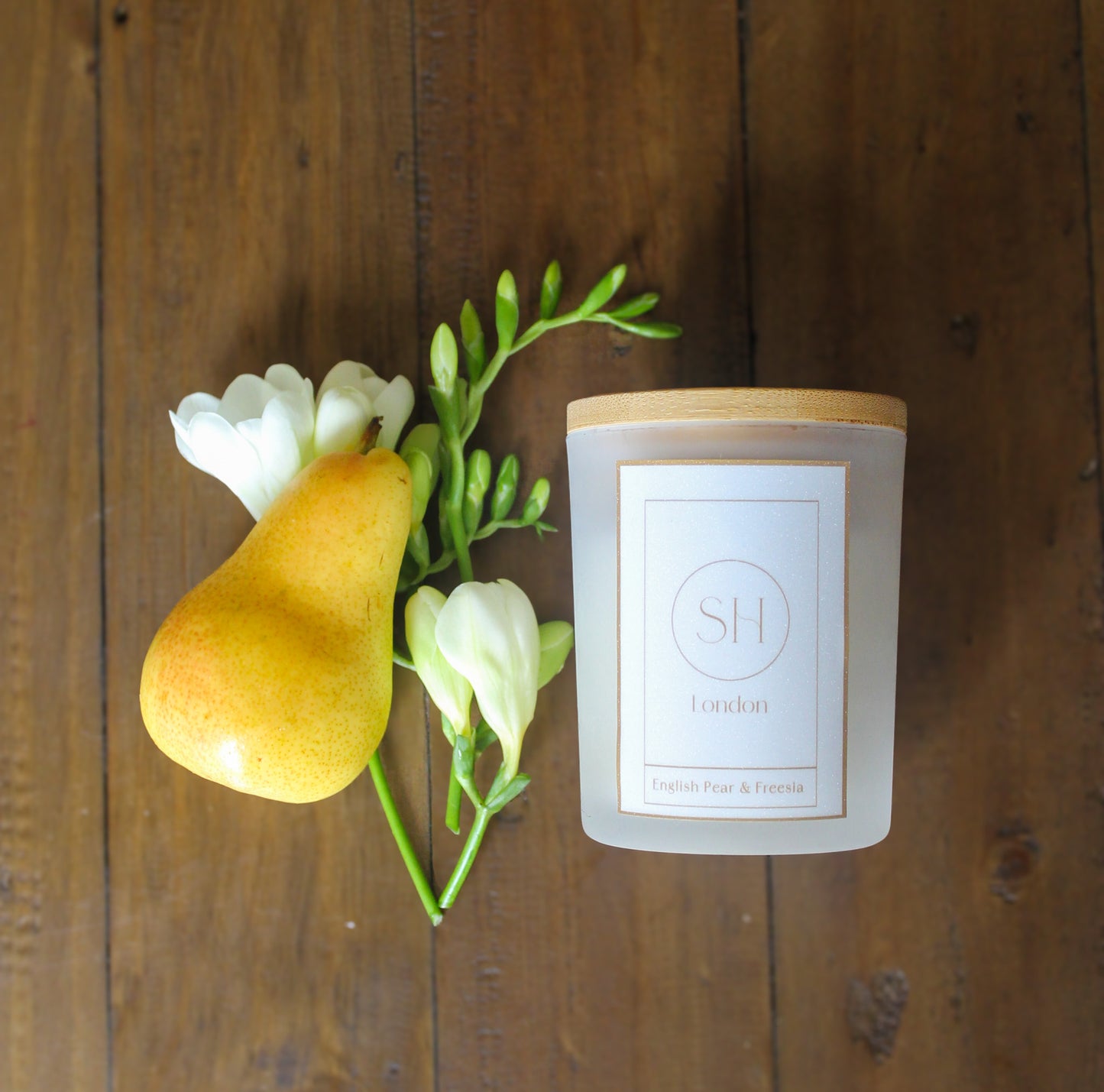 ENGLISH PEAR AND FREESIA CANDLE