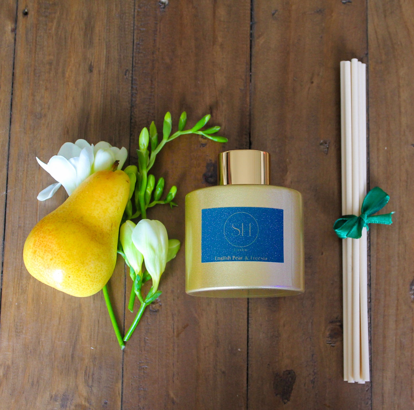 ENGLISH PEAR AND FREESIA REED DIFFUSER