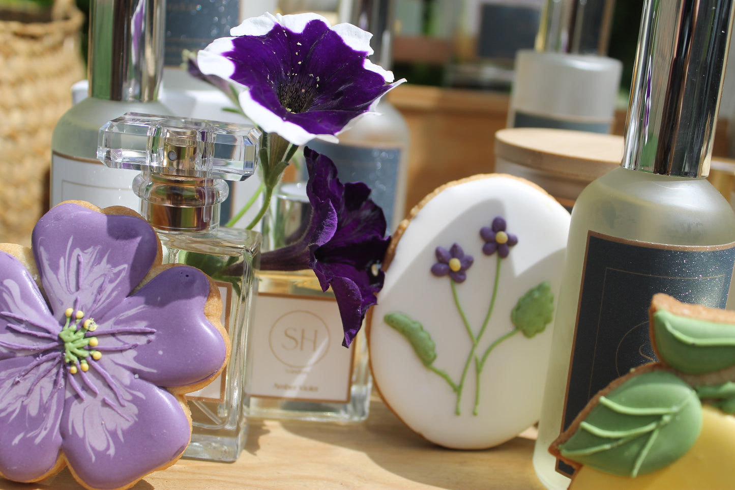 AMBER VIOLET CANDLE