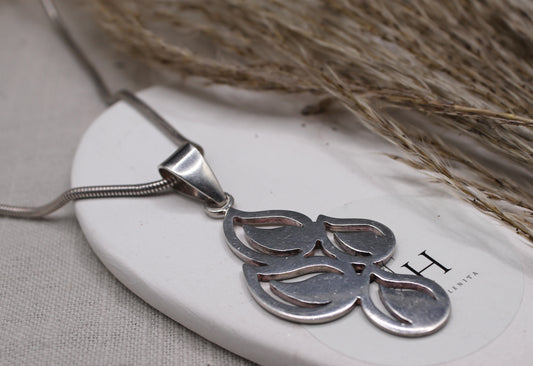 Silver Chain Necklace with Silver Leaf Pendant